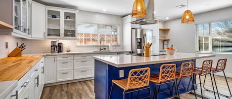 House, Multiple Beds, Pool Access, Garden View | Private kitchen | Fridge, microwave, oven, stovetop