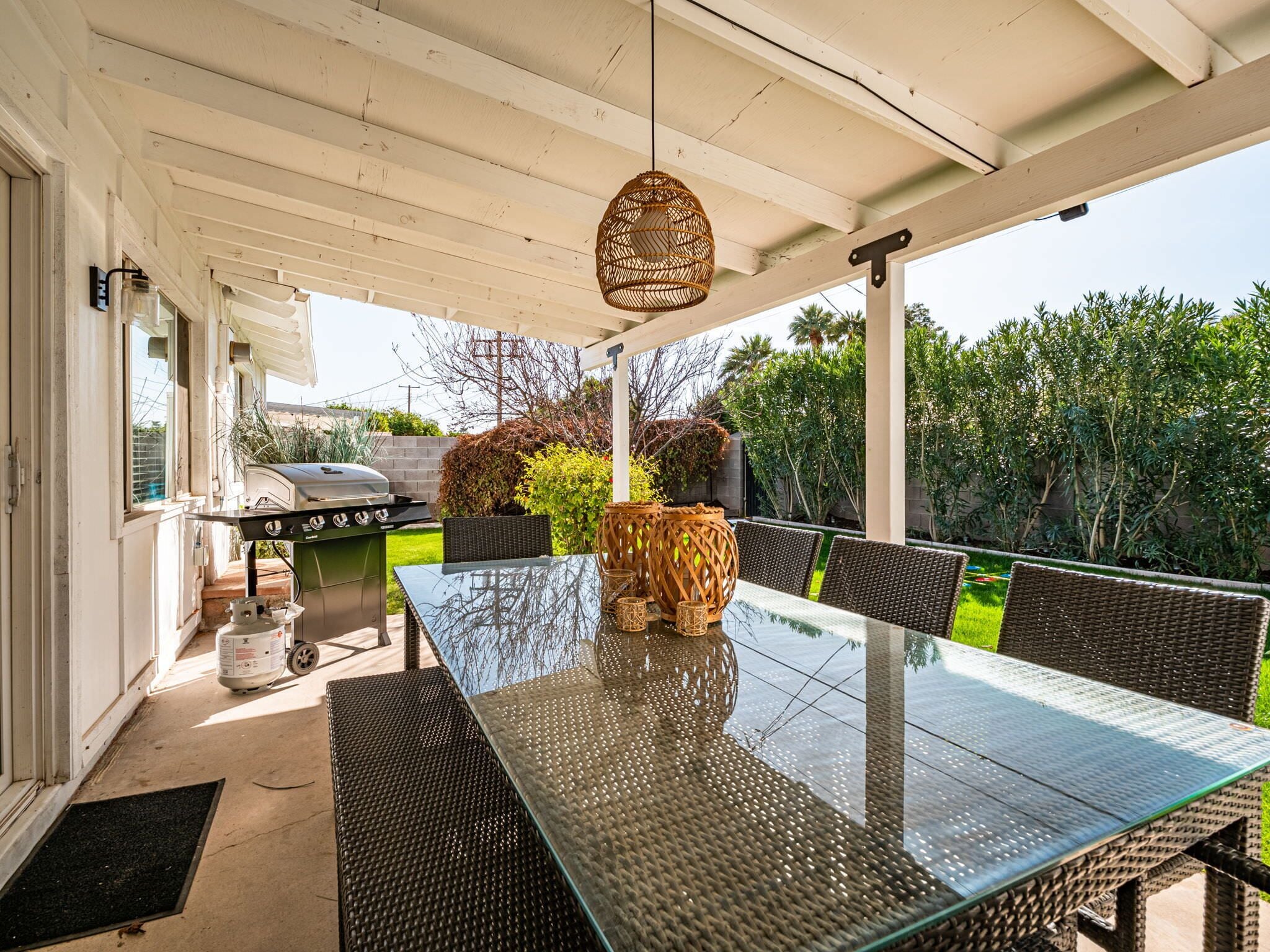 屋外ダイニングエリア