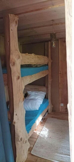 2 Schlafzimmer, Reisekinderbett, kostenloses WLAN, Bettwäsche