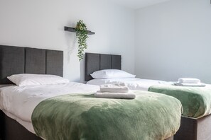 3 kamar tidur, setrika/meja setrika, dan Wi-Fi gratis