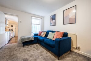 Living area - Chapel Lodge by Tŷ SA (Newport)