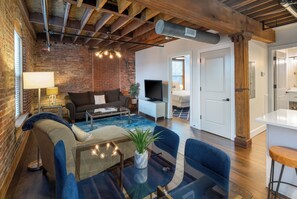 Condo, 1 Queen Bed with Sofa bed, Fireplace | Dining