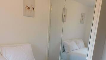 2 bedrooms, iron/ironing board, WiFi, bed sheets