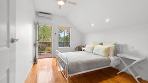 3 bedrooms, iron/ironing board, WiFi