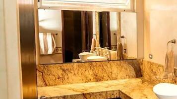 Casa familiar | Baño | Toallas