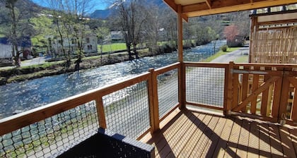 5-person comfort lodge by the river
