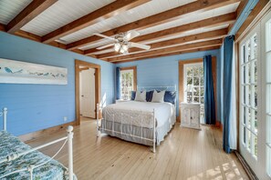 3 bedrooms, free WiFi, bed sheets - Lake Travis Waterfront Retreat (Leander)