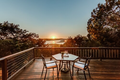 Lake Travis Waterfront Retreat