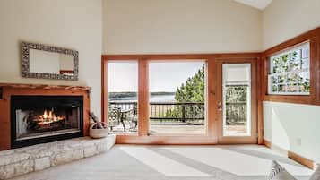 House, Multiple Beds, Fireplace | Living area | 40-inch TV with digital channels, fireplace