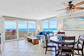 Dining - Gulfside Oasis On The Beach - No roads to cross - On the beach!! (Pensacola)