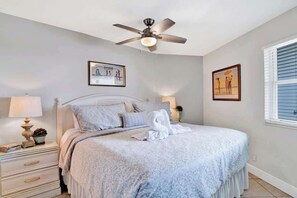 1 bedroom, travel cot, WiFi, bed sheets - GulfSide Oasis-On The Beach (Pensacola)