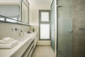 Douche, serviettes fournies
