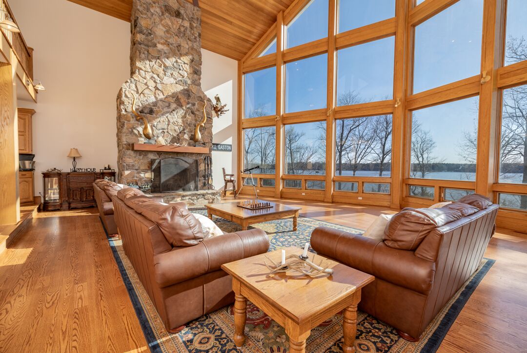 Televisión y chimenea 