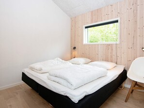 5 habitaciones y muebles diferentes 