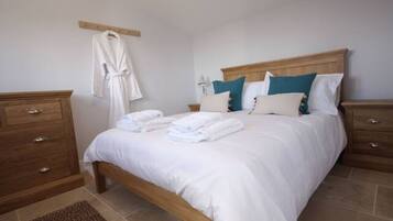 1 bedroom, iron/ironing board, WiFi (free), bed sheets