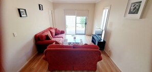 Living area - Cozy Home in Central Location (Tarneit)