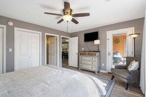 شقة - عدة أسرّة - برواق - منظر للحديقة (Pool View on Avondale) | 2 عدّة غرف نوم وبديكورات فريدة لكل غرفة وطراز فريد لكل وحدة