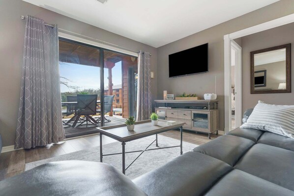 Condo, Multiple Beds, Patio, Garden View (Pool View on Avondale) | Living area