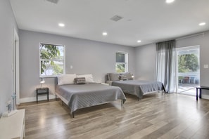 Stadtwohnung, Mehrere Betten, Küche, Poolblick | 2 Schlafzimmer, kostenloses WLAN