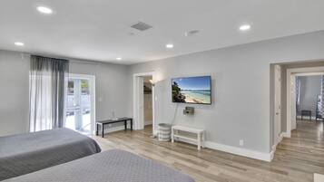 Townhome, Multiple Beds, Kitchen, Pool View | 2 bedrooms, free WiFi