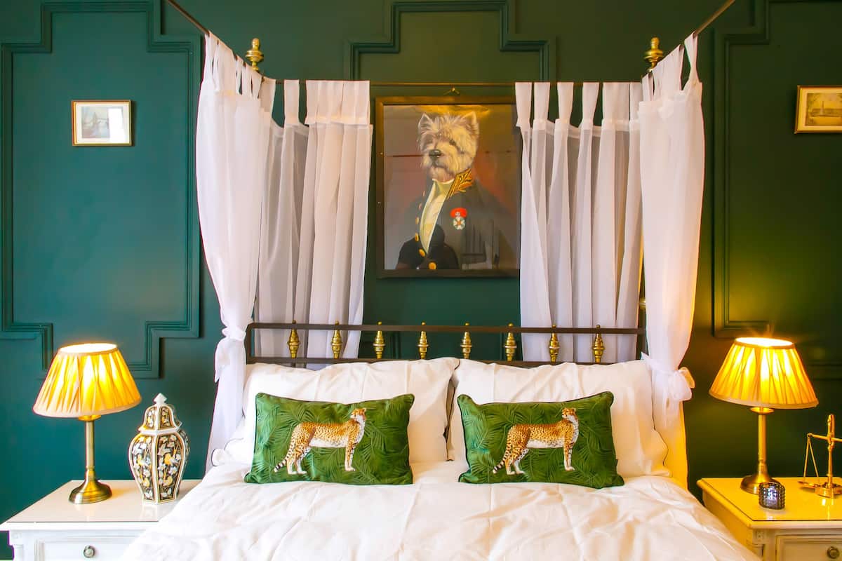 4 bedrooms, individually decorated, individually furnished