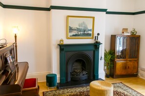 Lobby sitting area - Mayfield Apartments (Sunderland)