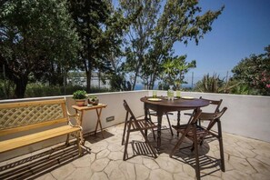 1 bedroom, desk - Violeta s Seaview Apartment in Rhodes (Rhodes)