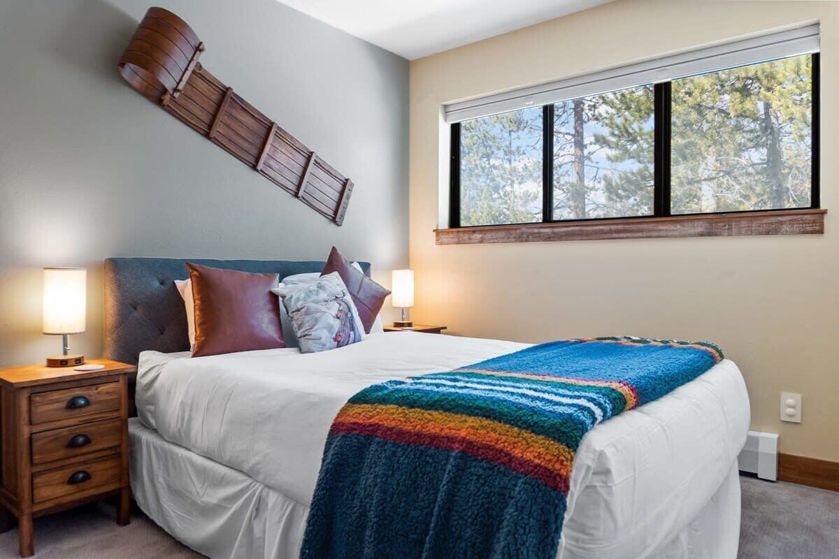 2 soverom, skrivebord, reiseseng for barn og wi-fi