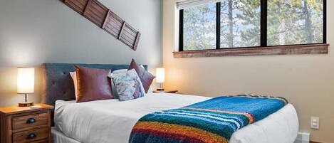 2 soverom, skrivebord, reiseseng for barn og wi-fi