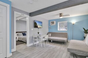 Townhome, 1 Queen Bed with Sofa bed, Kitchen, Pool View | Interior - Tarpon River Retreat (Fort Lauderdale)