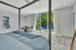 บ้านพัก, หลายเตียง, ใช้สระว่ายน้ำได้, วิวสระว่ายน้ำ (Villa Verano) | 6 ห้องนอน, ห้องพักตกแต่งอย่างมีเอกลักษณ์, ตกแต่งพิเศษโดยเฉพาะ, โต๊ะทำงาน