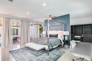 บ้านพัก, หลายเตียง, ใช้สระว่ายน้ำได้, วิวสระว่ายน้ำ (Villa Verano) | 6 ห้องนอน, ห้องพักตกแต่งอย่างมีเอกลักษณ์, ตกแต่งพิเศษโดยเฉพาะ, โต๊ะทำงาน