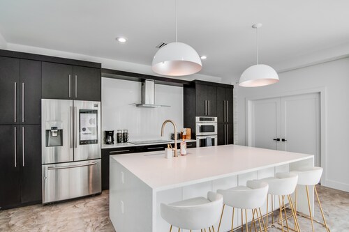 6BR Sleeps 15 Pool BBQ Firepit Games Stables More!