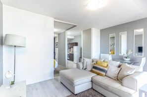 Apartment (1 Bedroom) | Living area - Infinity G10 by CTHA (Cape Town)