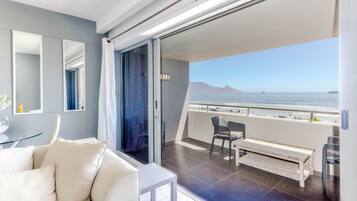 Apartment (1 Bedroom) | Balkon
