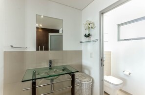 Bathroom - Infinity G10 by CTHA (Cape Town)