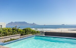 室内游泳池，室外游泳池