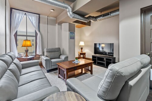 Perfect Blend of Convenience & Comfort in the heart of Syracuse NY