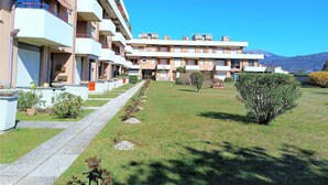 Front of property - Lake Escape (Baveno)