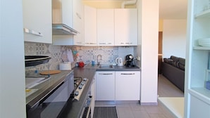 Apartment | Private kitchen - Lake Escape (Baveno)
