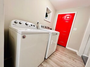 City Apartment | Laundry - 1087 Windsor (Atlanta)