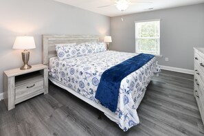 6 bedrooms, iron/ironing board, Internet -  6 BR Beach House With Private Pool and Hot Tub! Beach Bear (Surfside Beach)