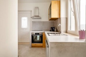 Oven, coffee/tea maker, toaster, cookware/dishes/utensils