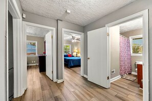 5 bedrooms, desk, iron/ironing board, WiFi