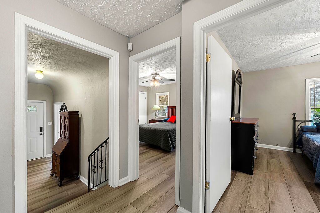 5 bedrooms, desk, iron/ironing board, WiFi