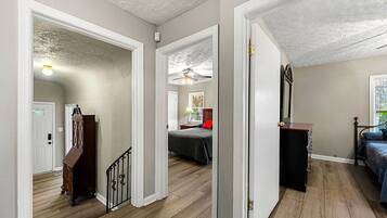 5 bedrooms, desk, iron/ironing board, WiFi