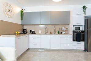 Kühlschrank, Mikrowelle, Geschirrspüler