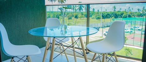 Habitación Deluxe | Espacio para trabajar con laptop, wifi gratis y ropa de cama