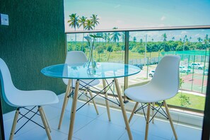 Quarto luxo | Espaço de trabalho para notebook, Wi-Fi de cortesia, roupa de cama