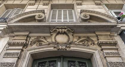 NEW Paris Centre Historic Chic Suite 2 Bedrooms and 1 Bathroom